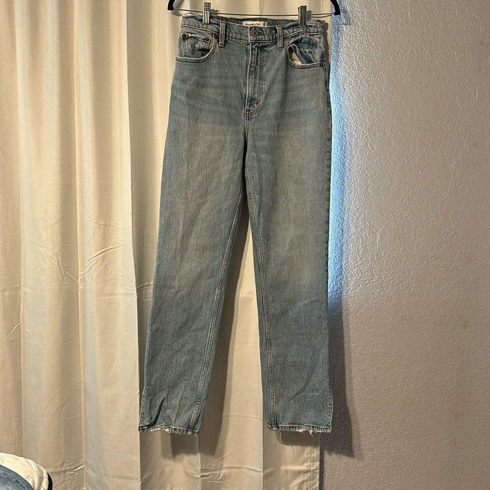 Abercrombie and Fitch 90s Straight Ultra High Rise 28 6R split hem 30 inseam